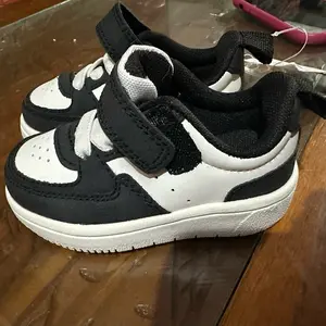 SEPATU BAYI MERK H&M KONDISI BARU