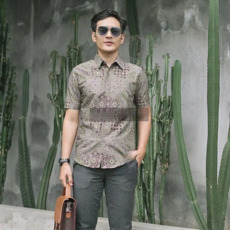 Rumeksa Sage Kemeja Batik Pria Lengan Pendek Slimfit Lapis Furing Katun Halus Sragenan