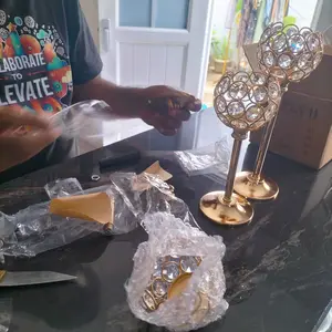 Ornamen Logam Kristal Kreatif Tempat Lilin Kristal Mini Gaya Eropa Tempat Lilin Logam Kreatif Tempat Lilin Kristal untuk Hiasan Meja Kopi Dekorasi Rumah untuk Suasana Pernikahan dan Liburan Tersedia Ukuran Kecil Sedang dan Besar