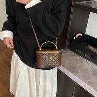Gambar LOEI Yunseo Golden Handle Bag - Tas Selempang Wanita Fashion Classy dengan Rantai Gold 3331 - Black dari Loei Heels Kab. Tangerang 5 Tokopedia