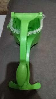 Product Review of Alat Perasan Jeruk Lemon Cangkir Juicer Portable Multifungsi - hijau from e**i 0