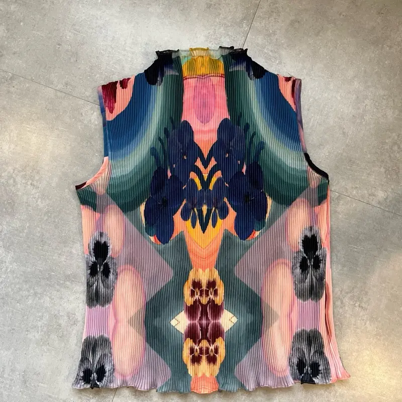 PLEATS TOP PATTERN, INNER PLEATS, POLKA ABSTRACT