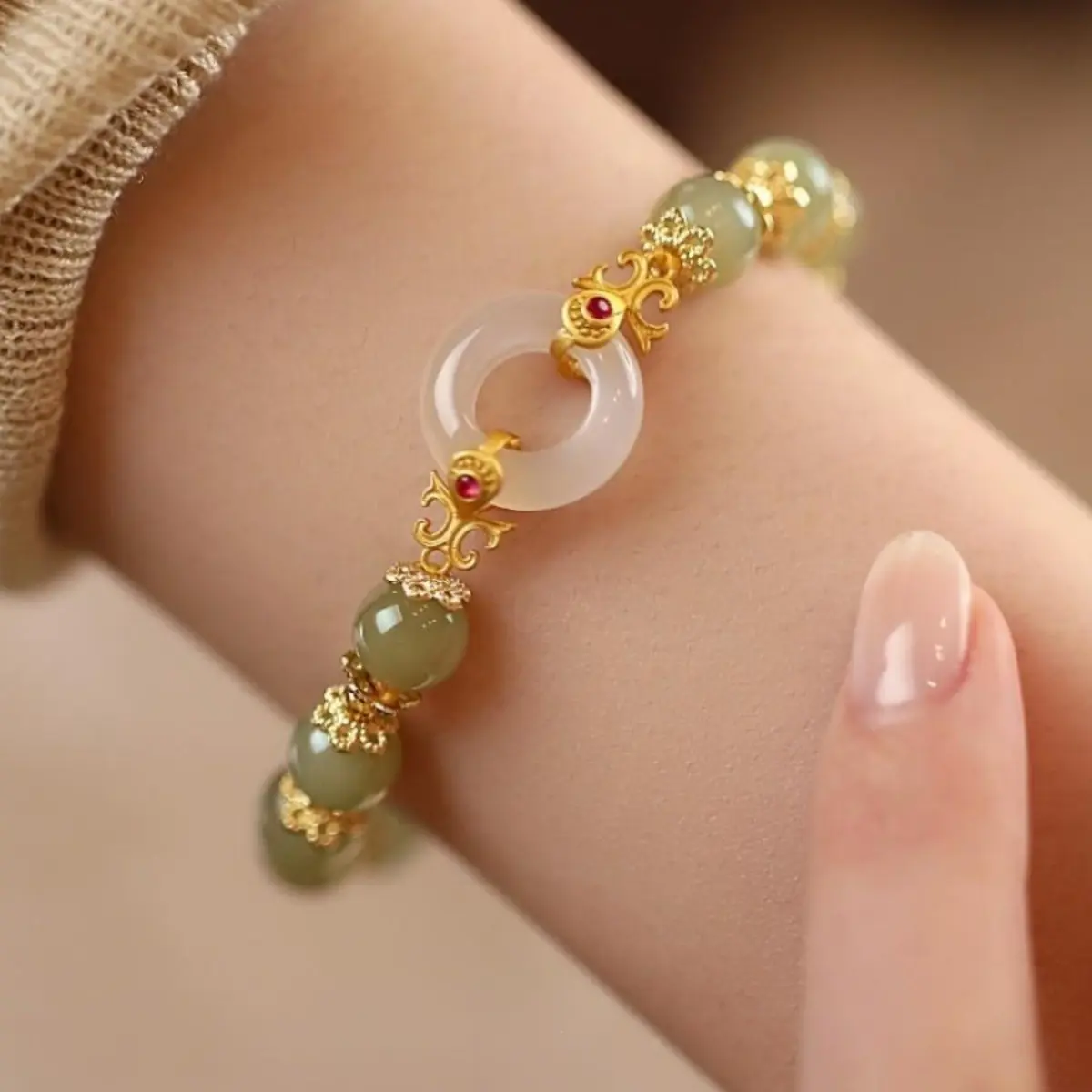 Ladies' white maroon bracelet increases range by 8mm
