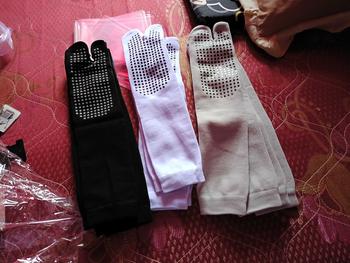 Product Review of Kaos Kaki Anti Slip Ukuran L Panjang Sebetis Wanita Bahan Nilon Spandex Lembut Muslim from J**5 2