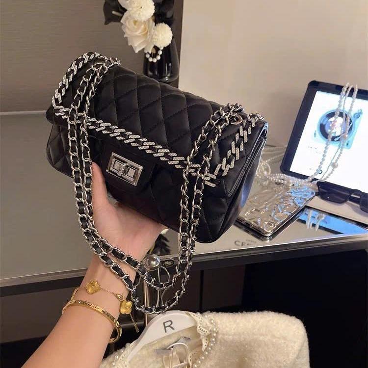 25089- Túi xách nữ họa tiết ô trám màu trắng đen túi thiết kế thủ công đính đá phong cách trẻ trung sang trọng thời thượng. Túi xách nữ da thật Bag nữ 2025 Túi xách đeo chéo đeo vai.