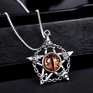 Kalung Titanium Rantai Pria Kualitas Anti Karat Model Hip Hop dengan Desain Mata Khas dan Rantai yang Kuat