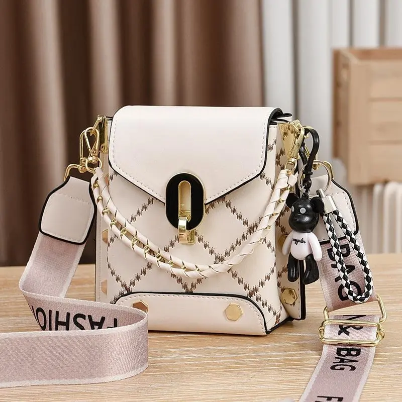 Tas Desain Fashion Untuk Wanita Tas Bahu Santai Serbaguna Kulit PU Kapasitas Besar 4