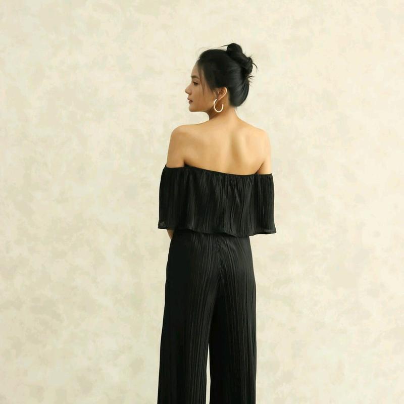 Cleolia 2 Ways Pleated Top in Black 2