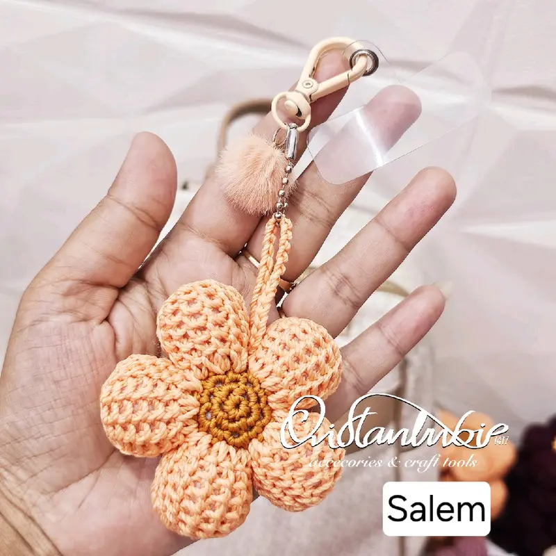 BagCarm 2in1 & Case Daisy Mini Pompom free landyard 3