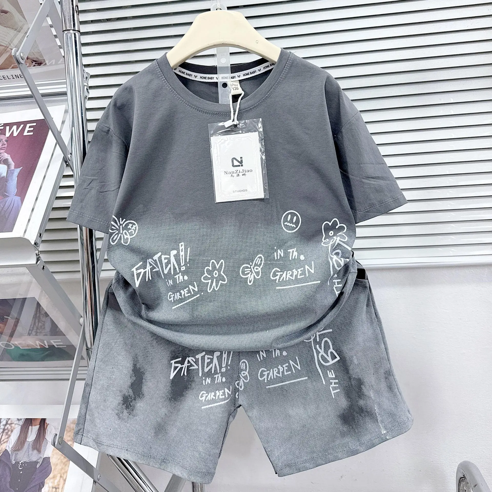 Bộ quần áo chữ GARPEN cho bé trai chất cotton co giãn 4 chiều mềm mịn thoáng mát hai màu trắng và đen