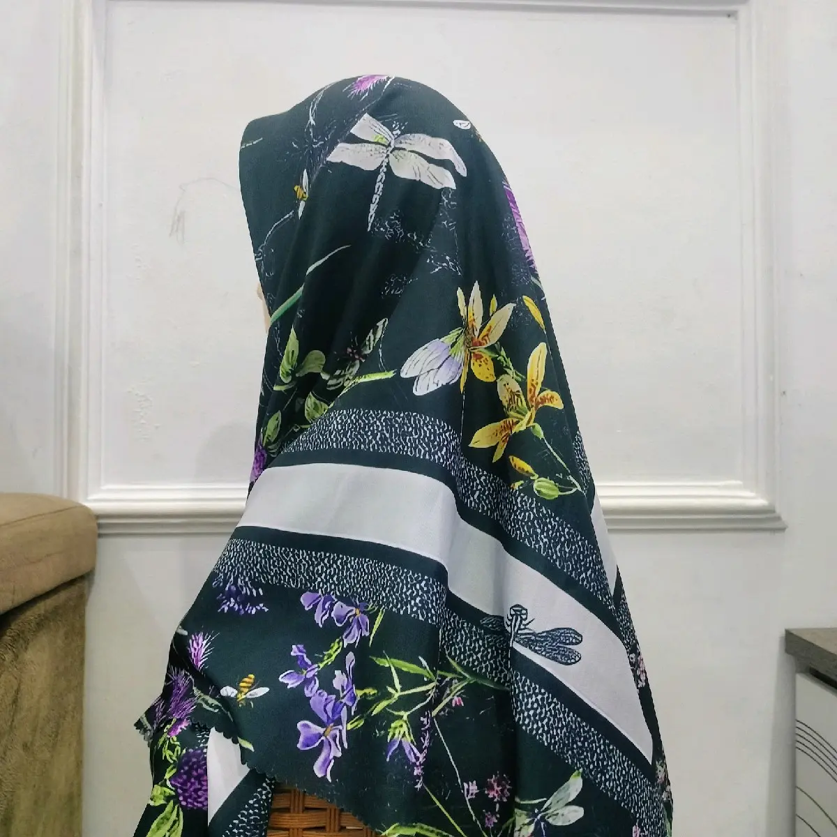 (MOTIF BARU) MOTIF DION HIJAB PREMIUM VOAL BAHAN ADEM DAN LEMBUT/KERUDUNG MOTIF SPECIAL