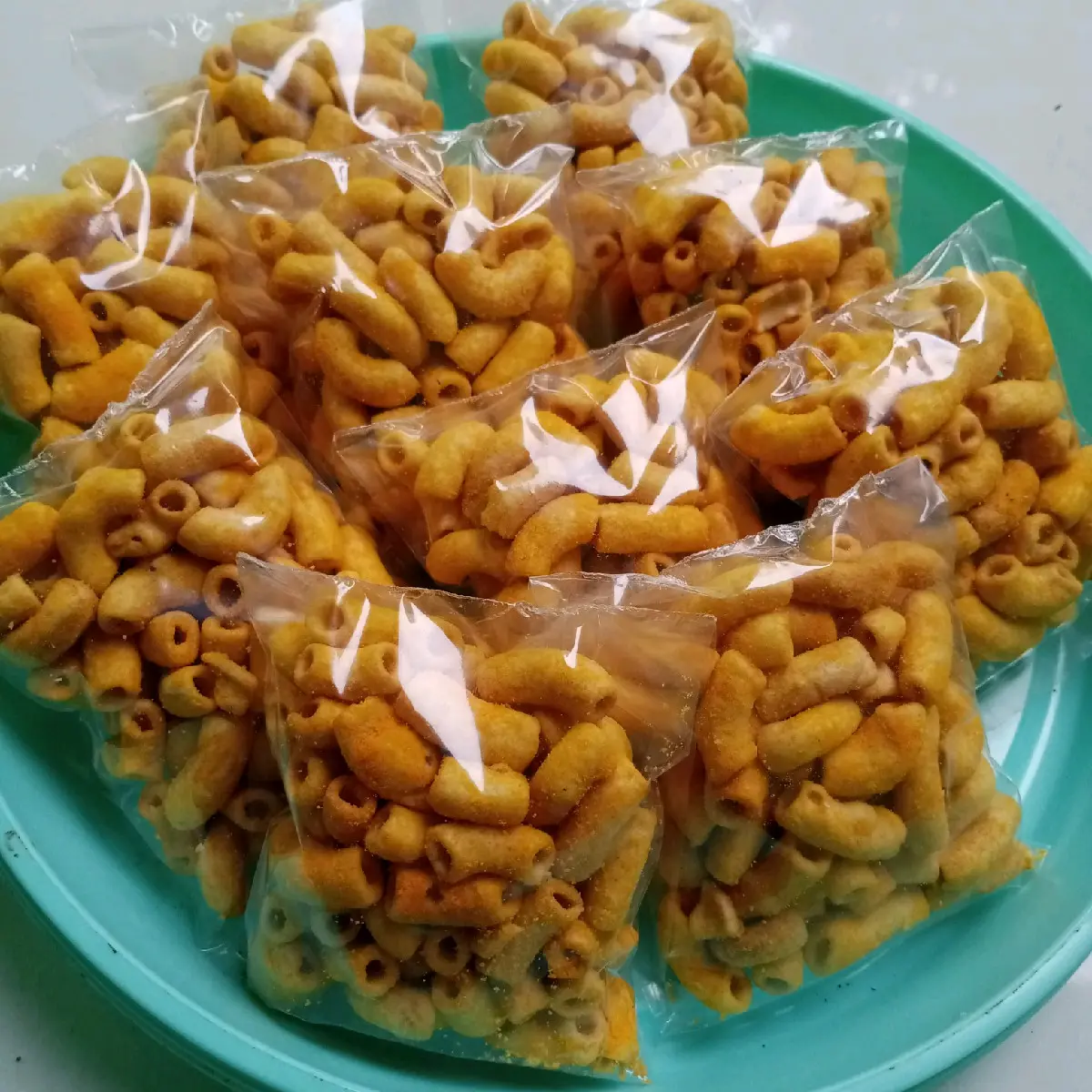 MAKARONI BANTET RASA JAGUNG MANIS,KEMASAN ISI 10 PCS,ENAK ,GURIH&NIKMAT,BERAT PERPACK ISI 10, 200Gr Snack Warung Keripik Asin