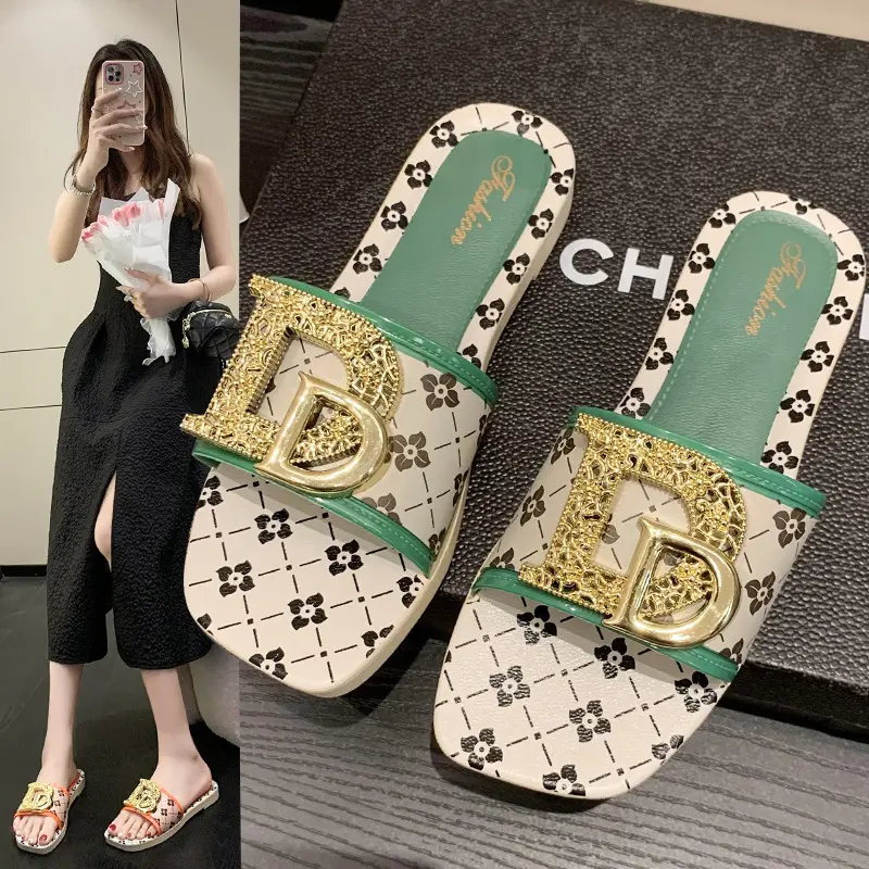 2024 New Women's Slippers Soft Bottom Sandals Leisure Stylish Beach Outdoor Women's Platform Slippers