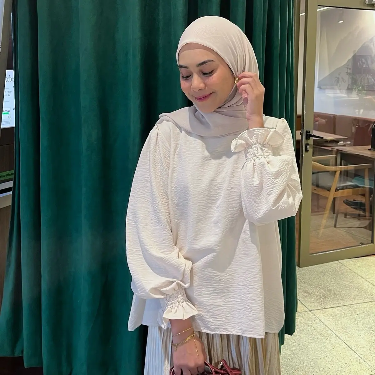 Saudaree - Basic Bell Blouse / Blouse Karet Trompet Polos