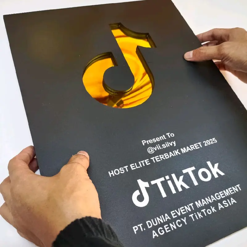 Hiasan dinding TIKTOK, INSTAGRAM SILVER PLAY BUTTON pajangan ruangan tengah rumah kamar wall decor 4