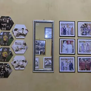Cetak Foto Custom isi 6 pcs Ukuran 20x20 Sudah Lis hitam/ Bisa Cetak Hitam Putih atau  Berwarna/ Harga Sudah Termasuk Bingaki Dan Foto/ Bisa Pakai Foto Sendiri