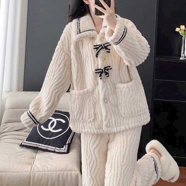  Bộ ngủ lông trắng viền đen giữ nhiệt nhẹ nhàng Ann Nhiên shop - Mùa Đông Nữ Áo Women Kem 