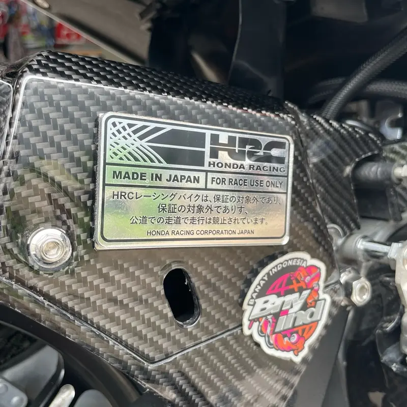 EMBLEM HUGER KOLONG SPAKBOR HONDA AKRILIK 3