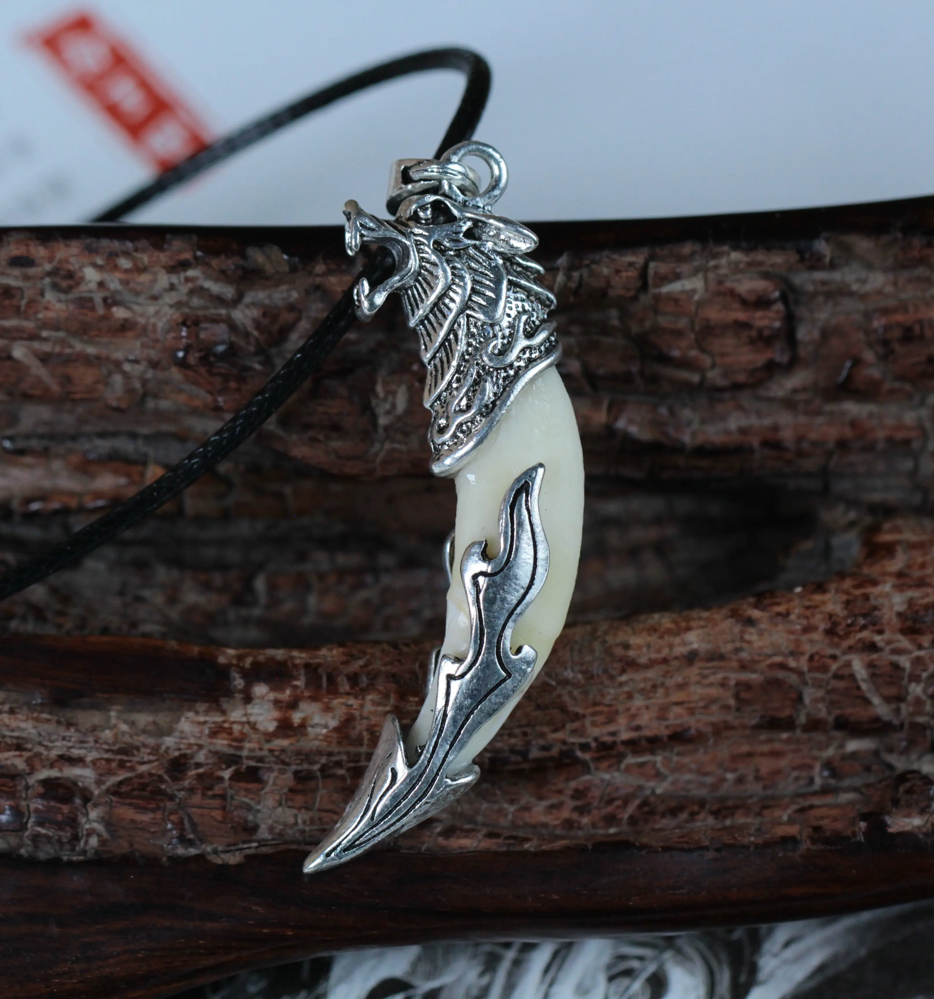 New Wolf tooth pendant bone real teeth Tibetan mastiff black dog tooth couple necklace male and female personality fashion children character