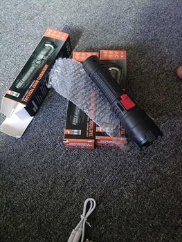 Product Review of Lampu Suluh LED, Boleh Zum, Jenis-C Boleh Dicas Semula, Obor Sangat Terang, Paparan Kuasa Digital, Sesuai untuk Perkhemahan dan Kembara Luar, Lampu Suluh from A**A 0