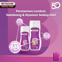 Gambar BETADINE FEMININE WASH DAILY USE GENTLE PROTECTION IMMORTELLE 50ML Triple Pack - Pembersih Kewanitaan dengan Prebiotik, Asam Laktat & Tri-Care+ | Menyeimbangkan pH, Mendukung Bakteri Baik, Menenangkan Kulit Sensitif, Bebas Sabun, Teruji Ginekologis dari Betadine Shop Kota Tangerang 2 Tokopedia