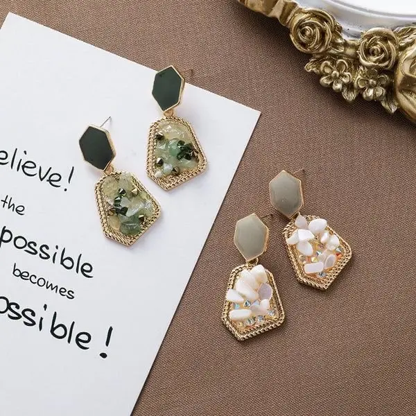 Mamoma.things - Anting Tusuk Wanita Model Gantung Batu Giok Emerald Green dan Beige White Gaya Vintage [Stone]