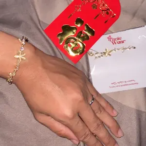 TANIE - Amber Bracelet | Gelang Wanita Adjustable Serut Emas - Aksesoris Wanita | Gelang Wanita Titanium Tembaga | Gelang Wanita Batu Diamond Zirkonia Berkilau | Gelang Wanita Bunga Emas Adjustable