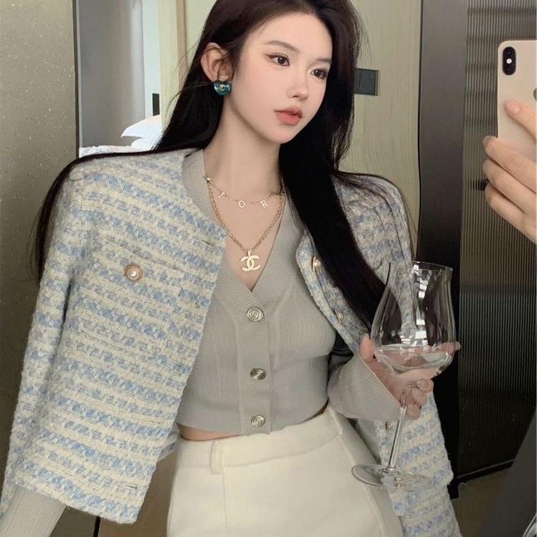 Product Introduction of Xiaoxiangfeng short jacket women's autumn and winter clothing new style French slimming garden collar versatile socialite style pearl button early autumn top 21