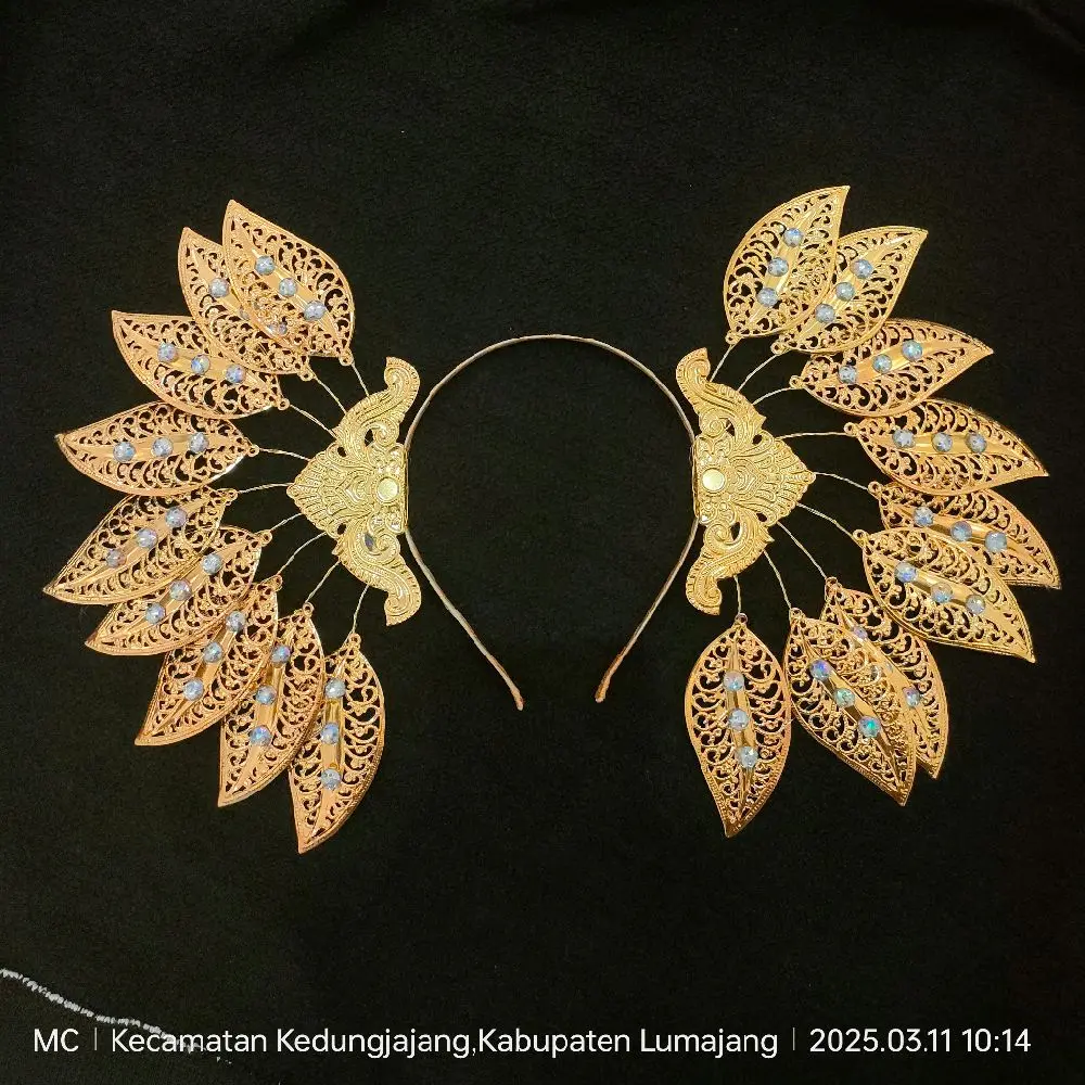 ( Wulan ) bando tari adat tradisional