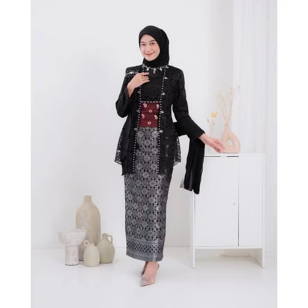 LAKSMI KEBAYA+ROK hitam