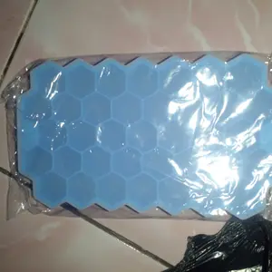 Nampan Es Batu Silikon 37 Grid dengan Tutup Mudah Dilepas untuk Es Loli dan Jeli DIY Gaya Sarang Lebah, Peralatan Minum Rumah Tangga Tahan Lama
