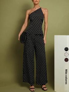 Este conjunto de lunares es retro chic sin esfuerzo ✨ | top de un solo hombro y pantalón de pierna ancha co-ord