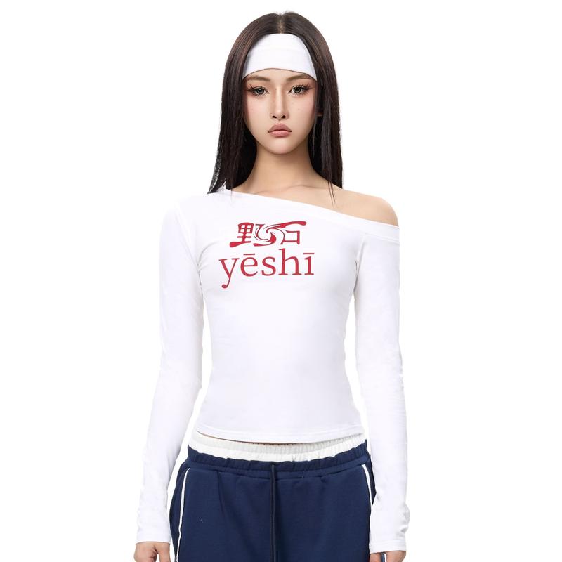  Áo thun SheByShj tay dài lệch vai màu trắng in chữ - Off Shoulder Top 