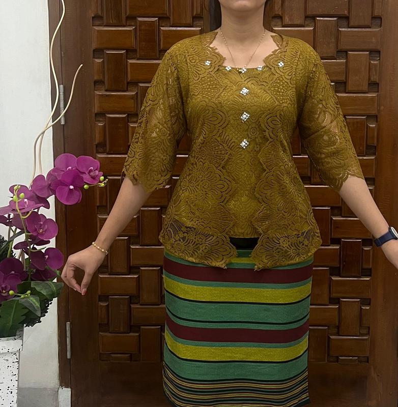 Blouse Kutu Baru Semifrancis / Blus semifrancis kutu baru berpuring bahan halus dan lembut 1