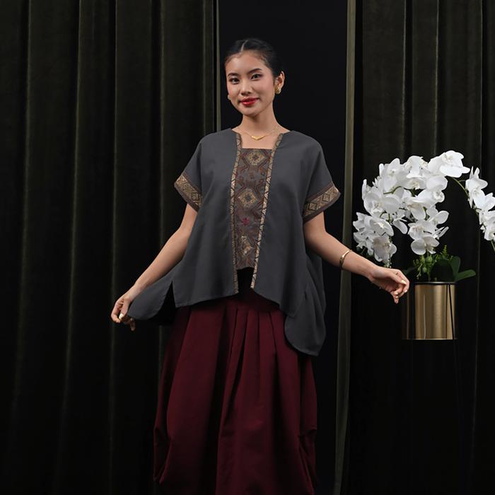 Gambar NONA RARA - Barry Suksma T4421, Baju kerja batik blouse wanita modern - ALL SIZE dari Nona Rara Batik Kota Administrasi Jakarta Timur Tokopedia