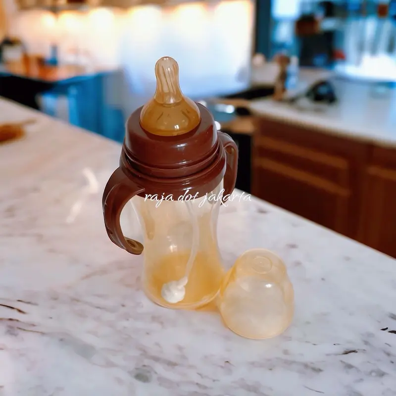 Botol susu jumbo 330ml dengan selang anti sedak sudah bpa free / botol gagang bahan tebal Bola Sedotan Accessories Bayi Minum Bottle 5