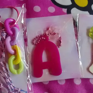Thisislubi - Gantungan Huruf NEW Alphabet 2.0 Bag Charm Keychain Abjad Akrilik Bag Charm Keychain Macrame Aksesoris Tas