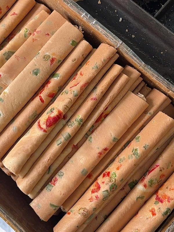 1KG Bánh Quế Cốt Dừa Vị Hành Ớt Cay Đặc Biệt Thơm Ngon - Bánh Kẹo Ăn Vặt Tuổi Thơ Vị Mè Đen & Vị Hành Sản Xuất Tại Việt Nam