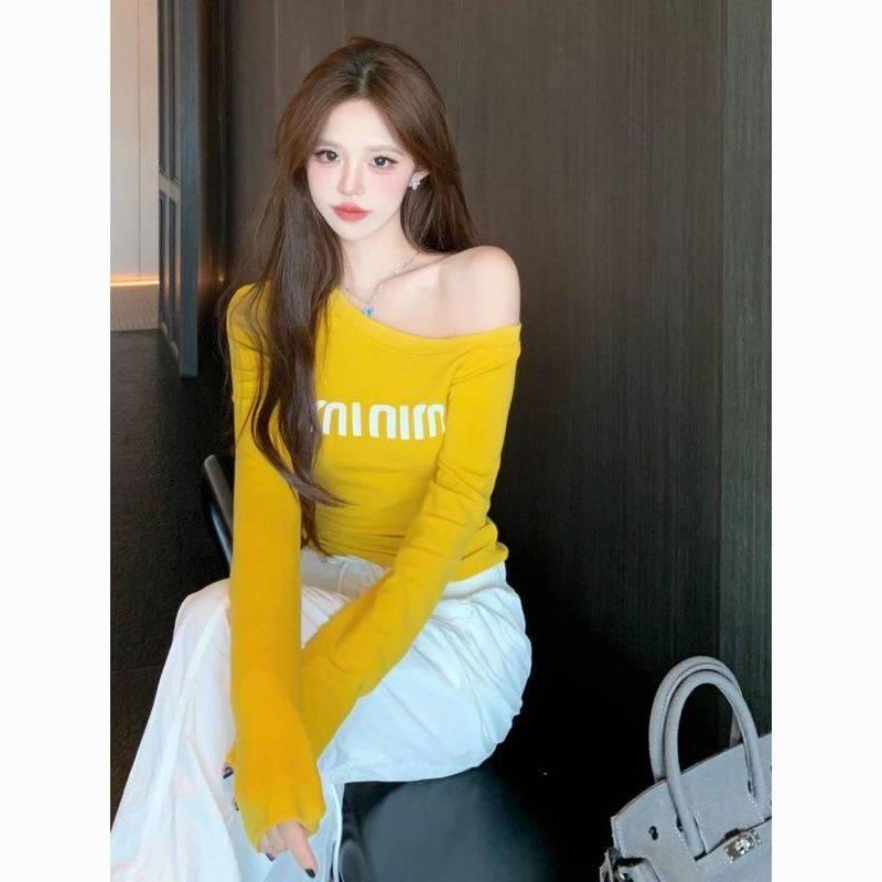 SS24 Áo Thun Nữ, Vai Nghiêng, Phong Cách Mỹ, Cô Gái Nóng Bỏng, Chữ Gợi Cảm, Dài Tay, Mỏng Vừa Vặn, Ngắn, Đơn Giản, Màu Trơn Thời Trang Đi Lại, Dễ Phối Đồ, Phong Cách Mới Hàn Quốc Top Women 7