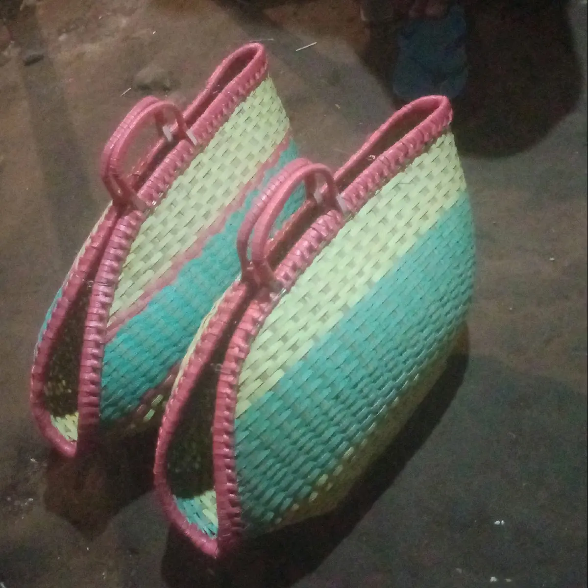 tas ayam/kisa/kiso, bahan terbuat dari plastik ada juga yang dari rotan