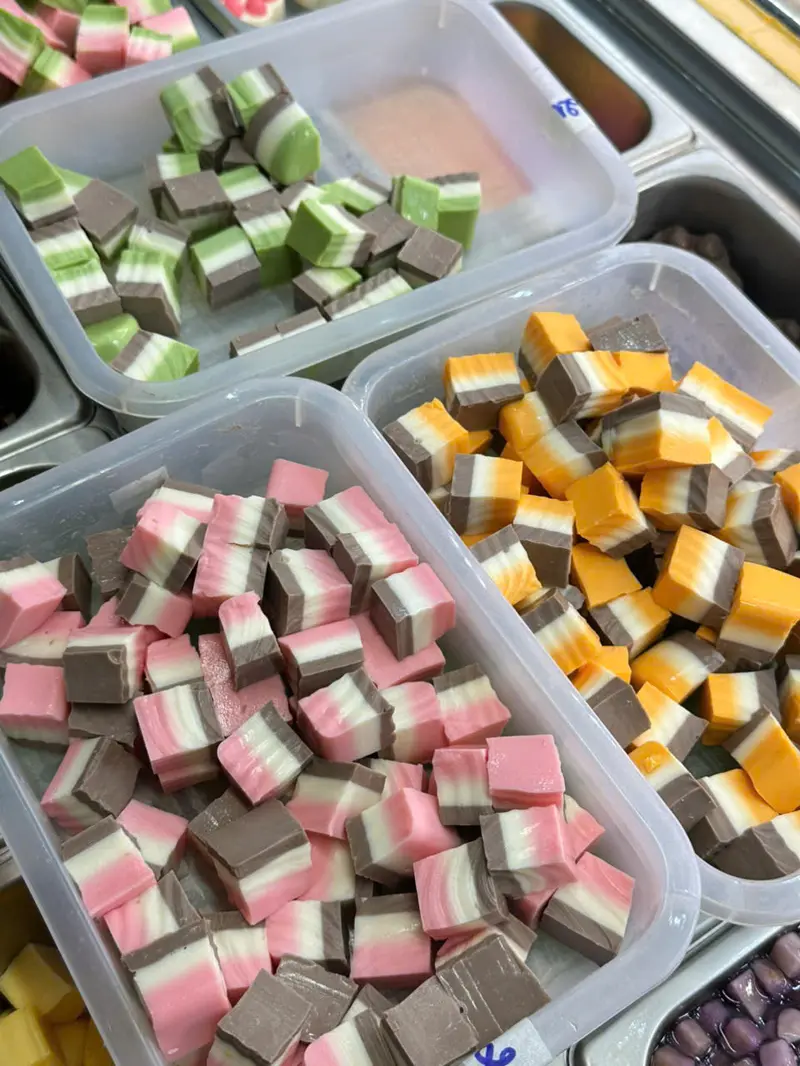 Product Introduction of Combo 6 gói KHÚC BẠCH (Cacao, Matcha, Dâu, Việt Quất, Môn, Phô mai 180g) - Hướng dẫn nấu như tiệm - Tiệm Của Bee Beekit 17