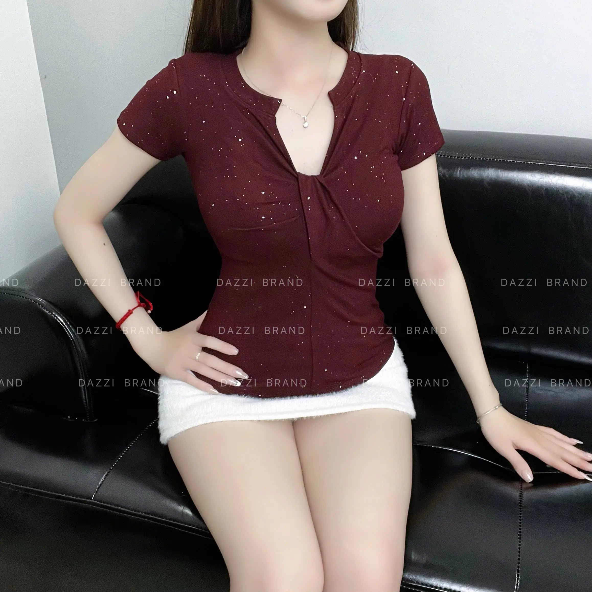Áo thun nữ hoạ tiết kẻ sọc và kim tuyến cổ V xoắn vạt bầu vải cotton mịn DAZZI Women A059 | BigBuy360 - bigbuy360.vn