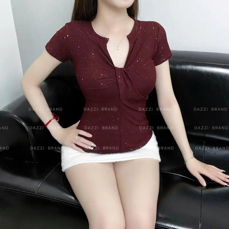 Áo thun nữ hoạ tiết kẻ sọc và kim tuyến cổ V xoắn vạt bầu vải cotton mịn DAZZI Women A059 | BigBuy360 - bigbuy360.vn Áo thun nữ hoạ tiết kẻ sọc và kim tuyến cổ V xoắn vạt bầu vải cotton mịn DAZZI Women A059 | BigBuy360 - bigbuy360.vn
