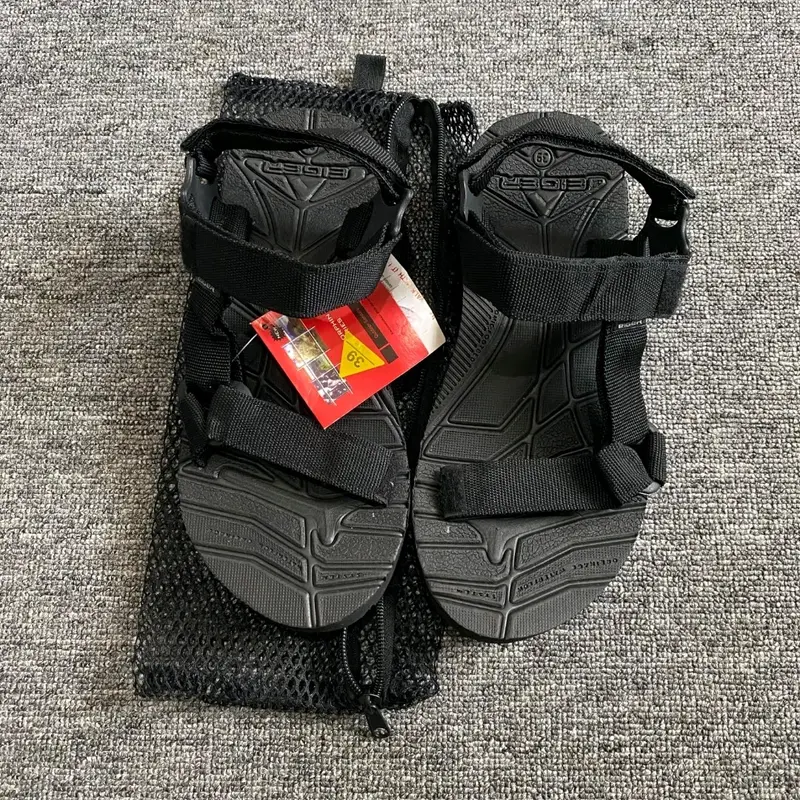 sandal eiger roll strap sandal gunung eiger tomahawk roll strap sandal eiger roll strap caldera Pria Sendal Hitam sandal lebaran 2025 4