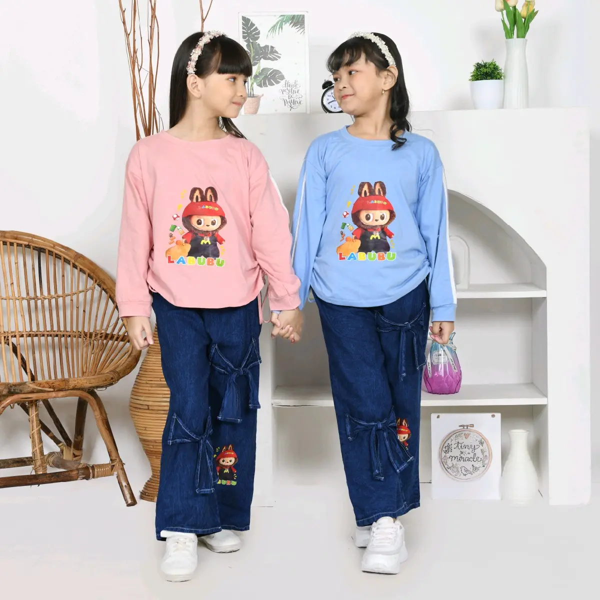 SinarbaruKids Setelan Anak Perempuan Motif Labubu Edition Baju Anak Lengan Panjang Setelan Anak Celana  Jeans overall 4 - 11 Tahun Fashion one  set