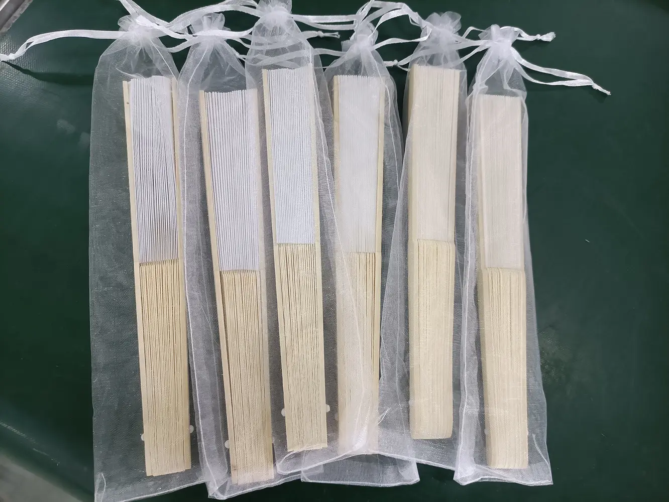 24 /70pcs  Personalized Engraved White Folding Elegant Silk Hand Fan with Gift bag Wedding & Party