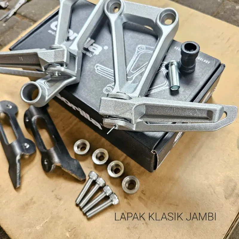 Footstep Foot Step Postep Step Belakang CBR 150R K45 SET Detail original Asli 1