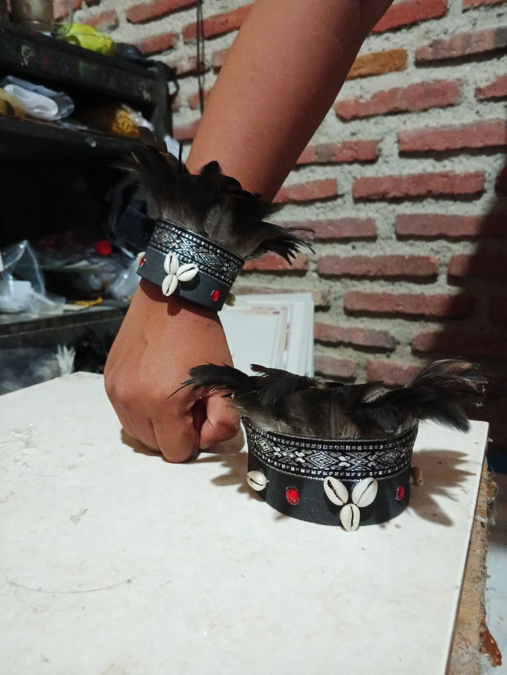 Gelang Bulu Papua Etnik - Aksesoris Bulu Tangan Adat Papua (ALLSIZE) - Bracelets Gelang Bulu Papua Etnik - Aksesoris Bulu Tangan Adat Papua (ALLSIZE) - Bracelets