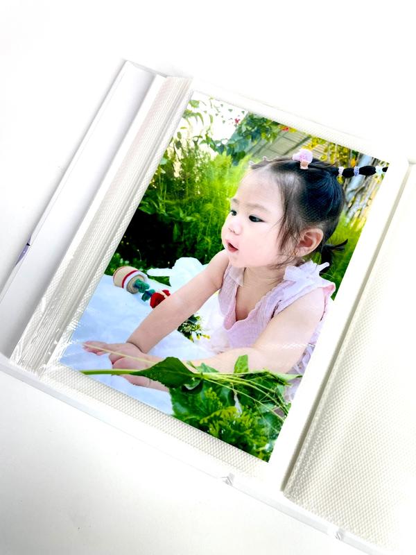 CB 52 -> 200 ẢNH 10X15 - ÉP NHỰA : Tặng kèm album ô bìa nhựa kích cỡ tầm trung phù hợp in ảnh gia đình ảnh chụp tập thể ảnh kỷ yếu,... Ảnh được bao ép nhựa chống thấm nước độ bền màu cao