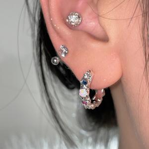 EAR PARTNER-不規則リング付きオパール石イヤリング、手頃な高級感とエレガントな女性用スタッドピアス（eh-2598）